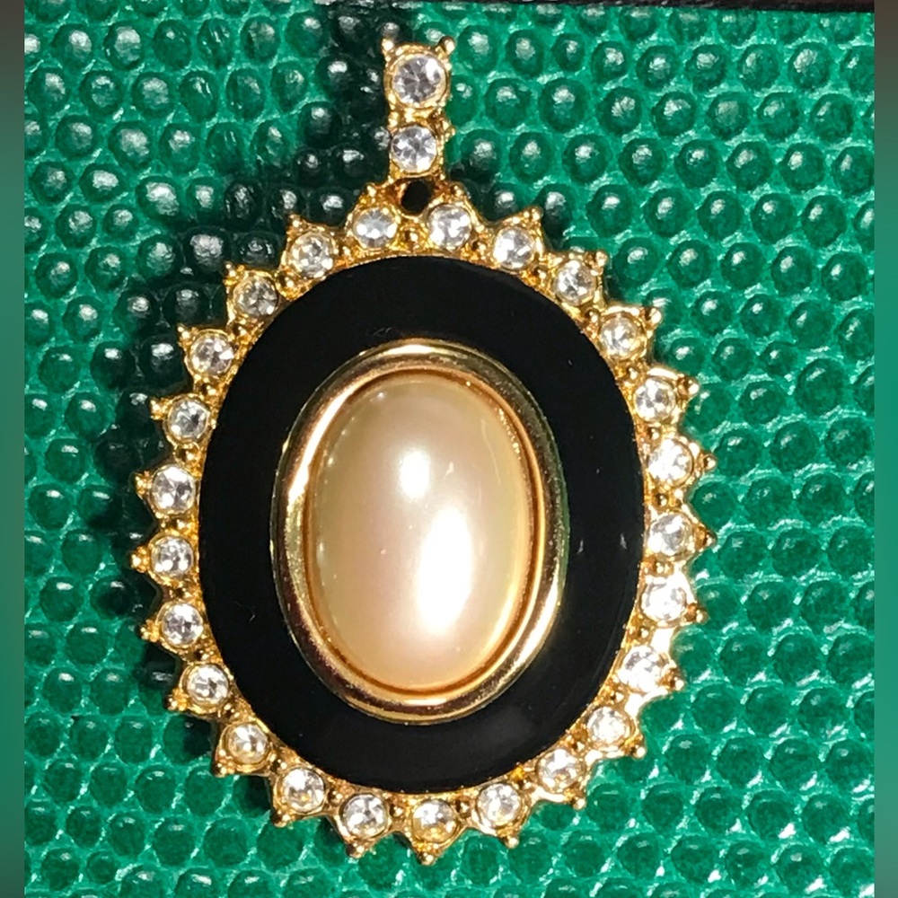 💰2/$25 Monet Cameo Style Gold and Black Pendant. Marked. Rhinestones,faux pearl.